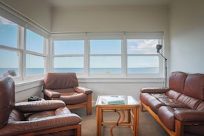 House, 3 Bedrooms, 2 Bathrooms (Light Keepers) | Living area