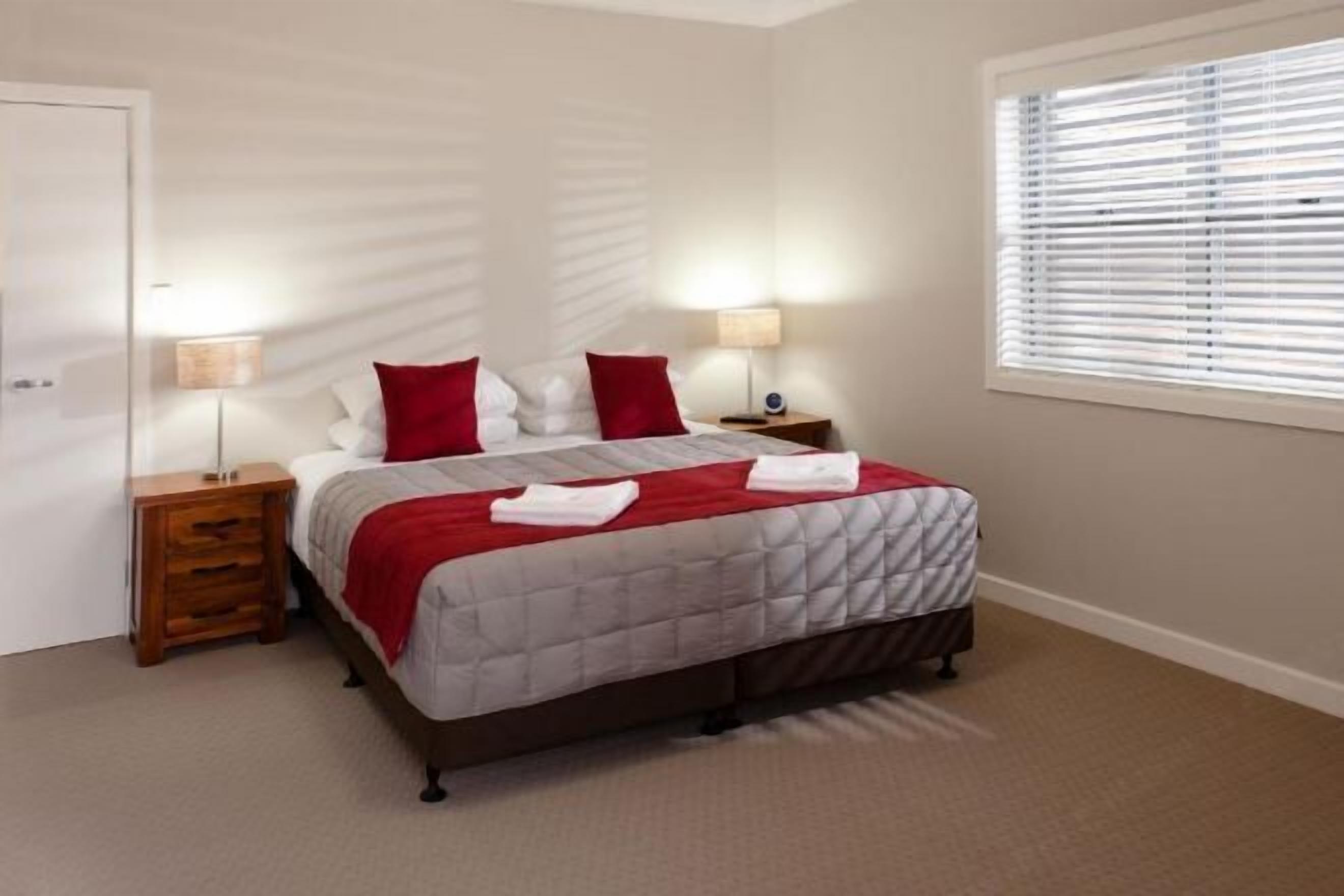 2 bedrooms, individually decorated, individually furnished