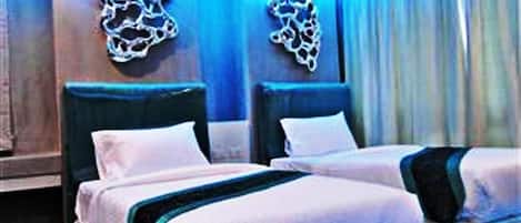Premium bedding, minibar, desk, free WiFi