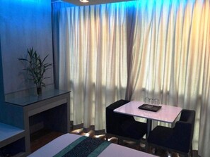 Sängtillbehör av högsta kvalitet, minibar, skrivbord och gratis wi-fi