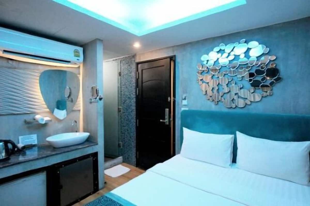 高級寢具、迷你吧、書桌、免費無線上網