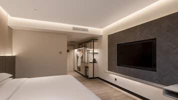 Deluxe Double Room | In-room safe, laptop workspace, WiFi (free), bed sheets