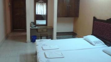 Zimmersafe, Schreibtisch