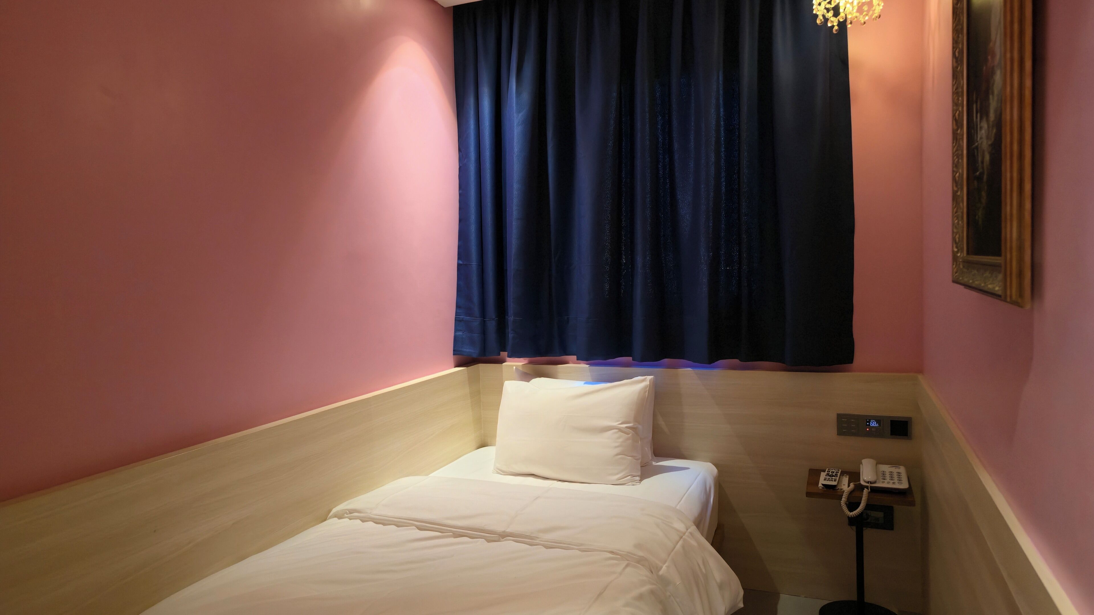 Single Room | Premium bedding, down comforters, individually decorated