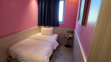 Single Room | Premium bedding, down comforters, individually decorated