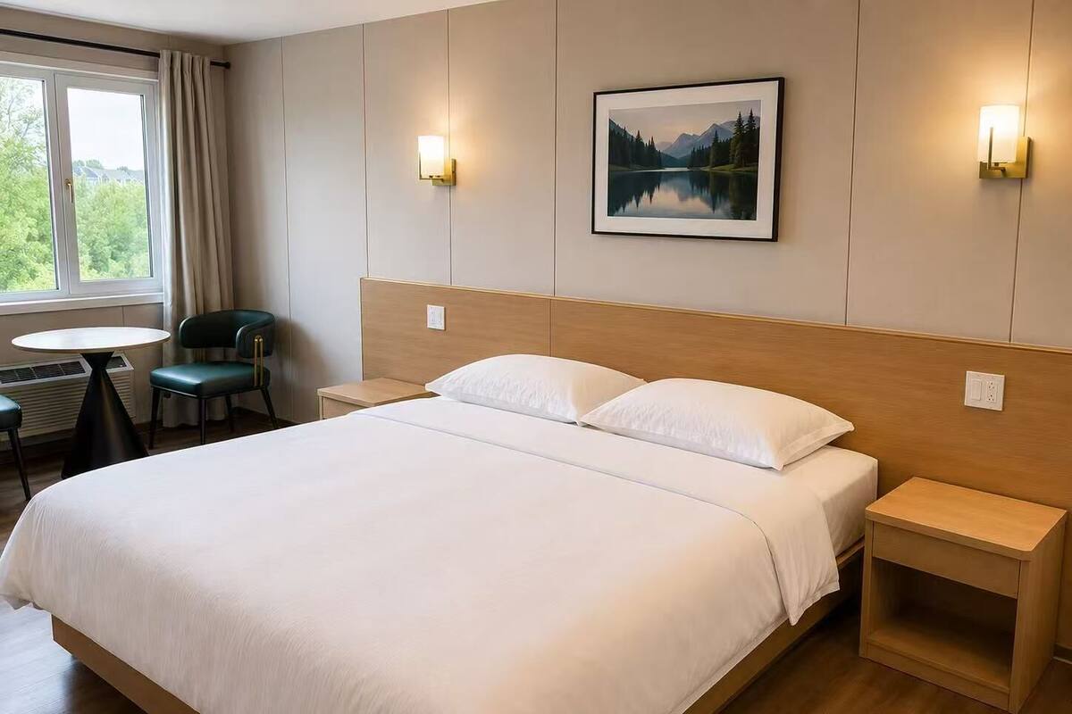 Kahden hengen superior-huone, 1 suuri parisänky, tupakointi kielletty | Ylelliset vuodevaatteet, untuvapeitot, memory foam -patjalliset sängyt