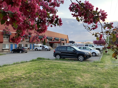 Front of property. Motel Le Transit