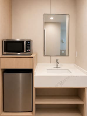 Premium bedding, down duvets, memory-foam beds, individually decorated - Motel Le Transit (Mont-St-Hilaire)