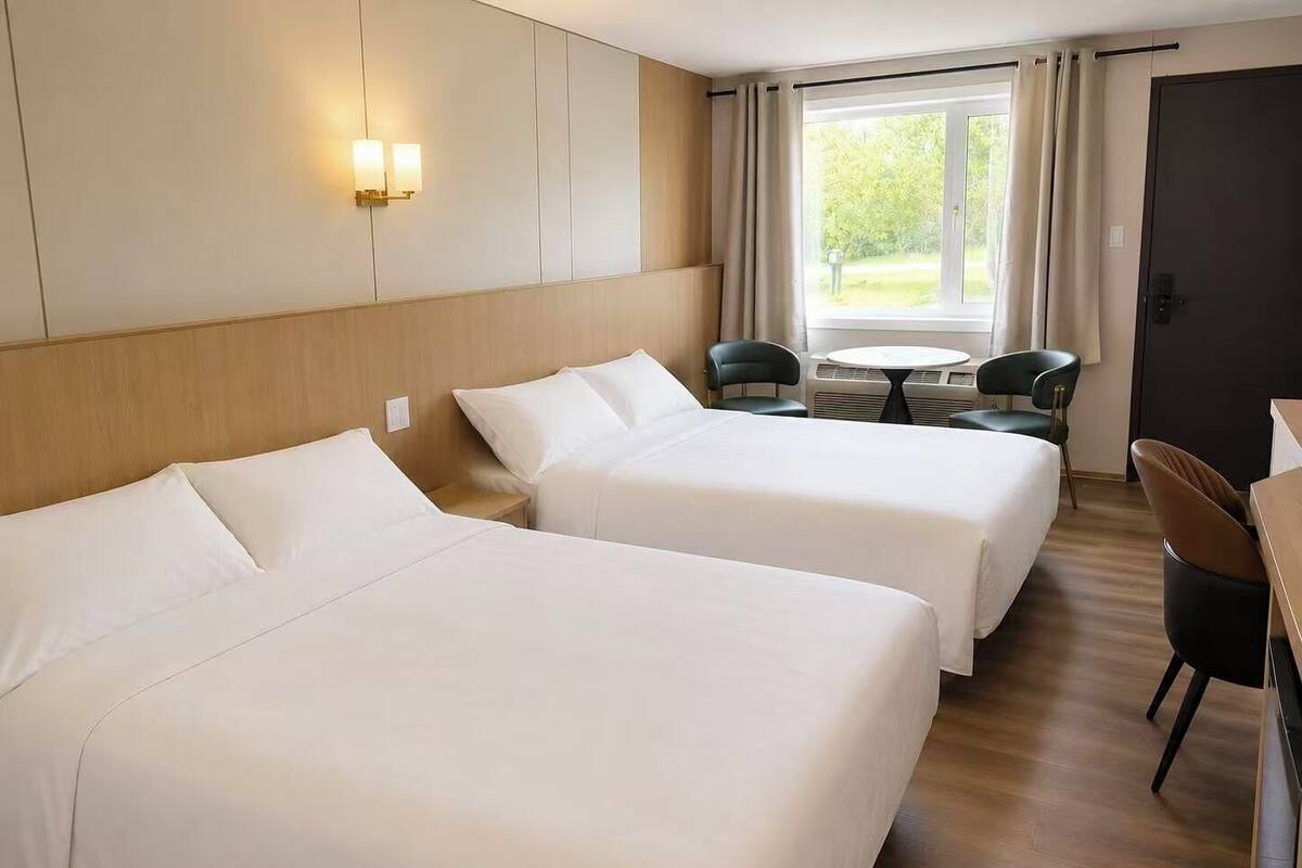 Kahden hengen superior-huone, näköala mäelle | Ylelliset vuodevaatteet, untuvapeitot, memory foam -patjalliset sängyt