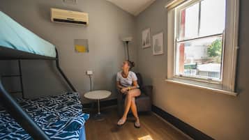 Chambre Double | Coffres-forts dans les chambres, Wi-Fi gratuit, draps fournis