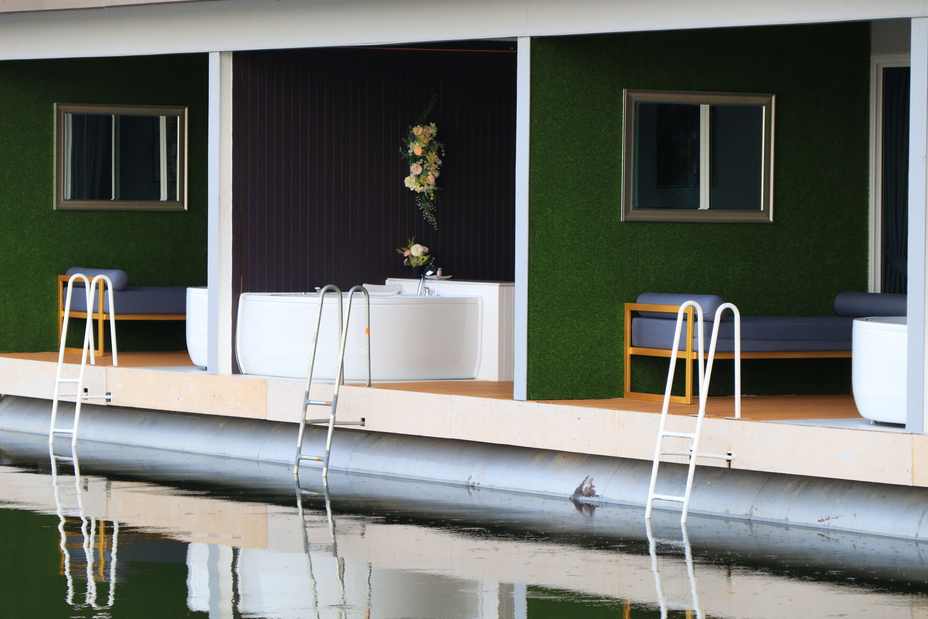 Jacuzzi Deluxe - Twin Bed | ห้องพักตกแต่งอย่างมีเอกลักษณ์, โต๊ะทำงาน, ผ้าม่านกันแสง, Wi-Fi ฟรี