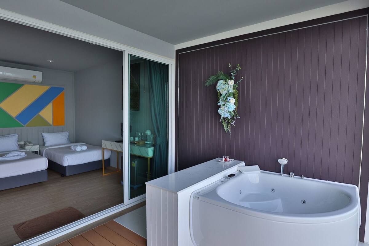 Decoración personalizada, escritorio, cortinas blackout y wifi gratis