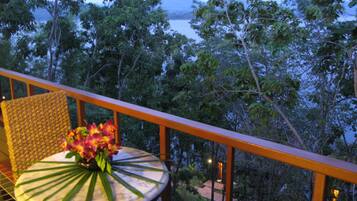 Hillside - Deluxe Room | Balcony