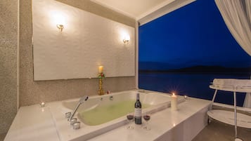 Island Jacuzzi Suite | 按摩浴缸