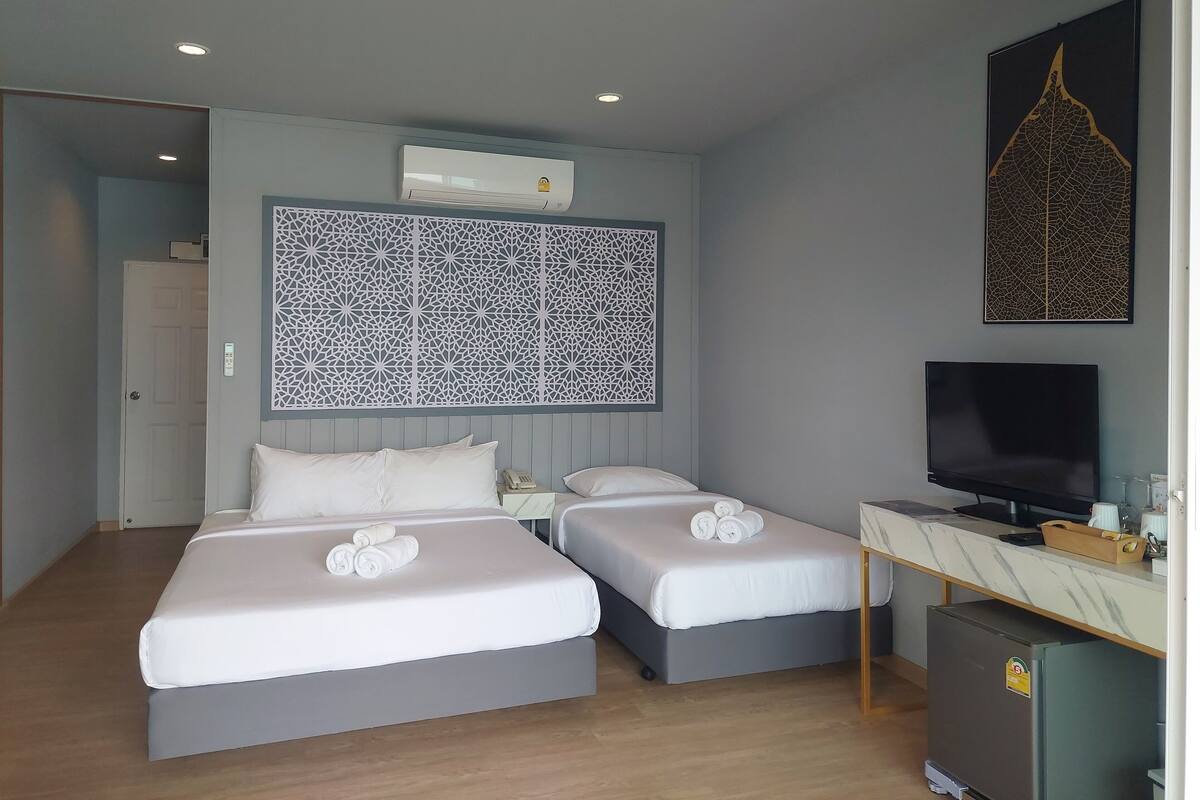 Jacuzzi Deluxe - Twin Bed | 办公桌、遮光窗帘、免费 WiFi、特色装修
