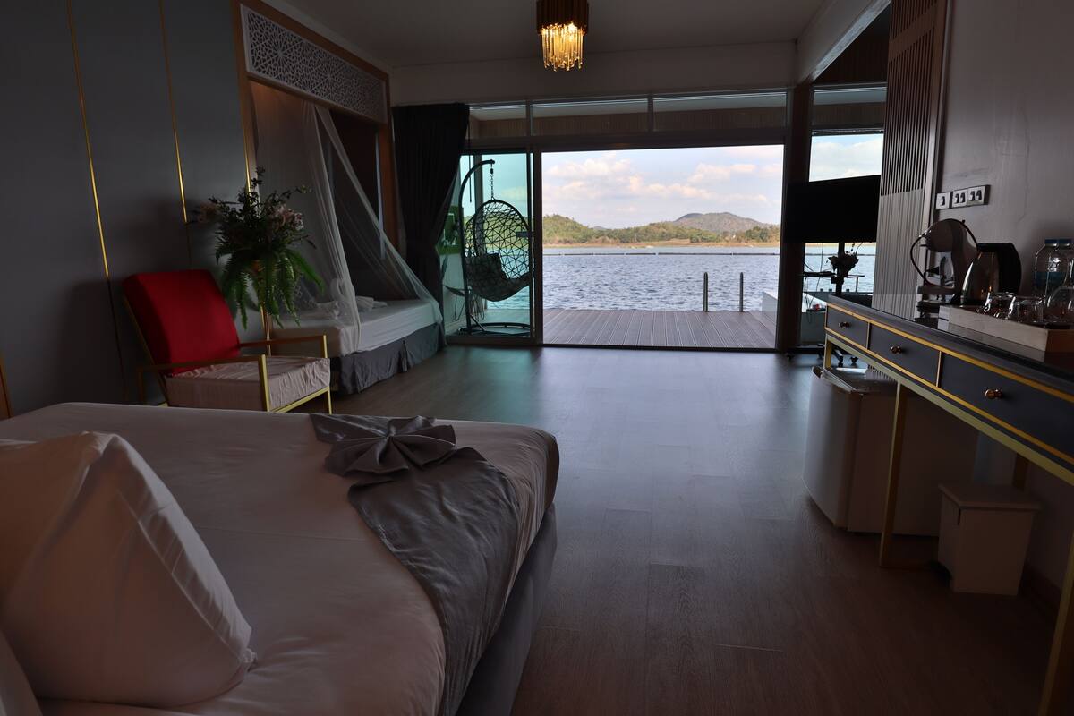 Island Grand Jacuzzi | 办公桌、遮光窗帘、免费 WiFi、特色装修