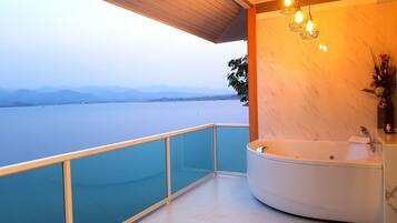 Jacuzzi Villa - Twin Bed | ลานระเบียง/นอกชาน