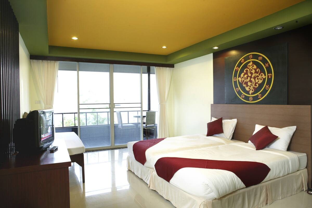 Decoración personalizada, escritorio, cortinas blackout y wifi gratis