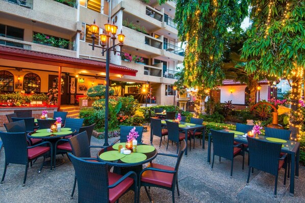 Breakfast, lunch, dinner served; Scandinavian cuisine 