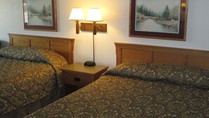 Standard Double Room | Meja, langsir/tirai gelap terus, Wi-fi percuma, cadar katil 