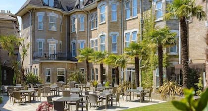 The Connaught Lodge