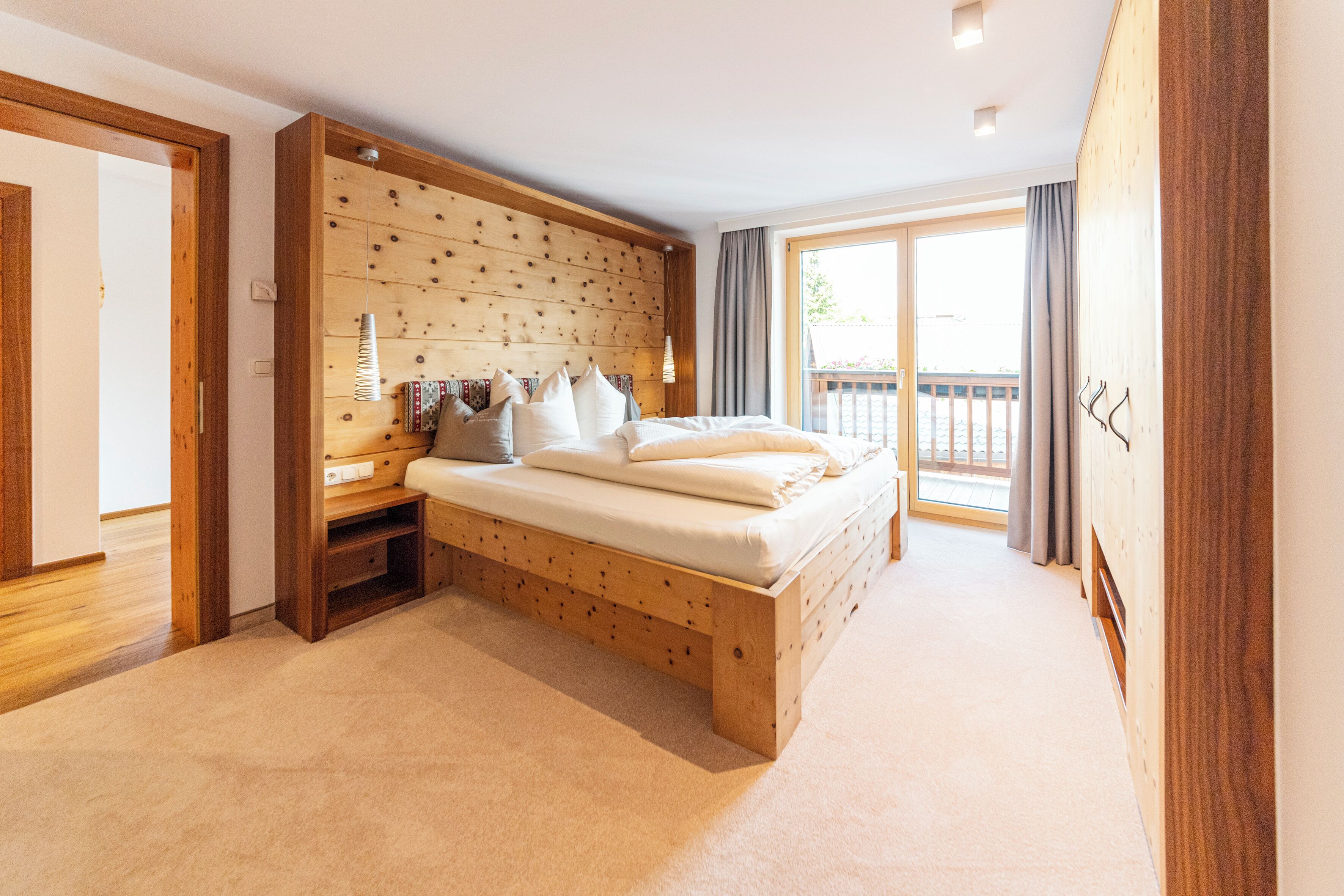 Apartment, 1 Schlafzimmer, Küche, Bergblick (App 3) | Hochwertige Bettwaren, Zimmersafe, Schreibtisch, Verdunkelungsvorhänge