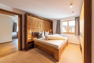 Apartment, 1 Bedroom, Kitchen, Mountain View (App 3) | Premium bedding, in-room safe, desk, blackout drapes