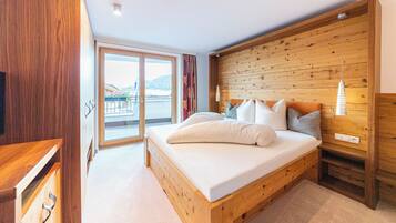 Leilighet, 2 soverom, balkong, fjellutsikt (App 5) | Sengetøy av topp kvalitet, safe på rommet og skrivebord