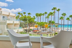 Se ofrece un desayuno bufé (12.25 EUR por persona)