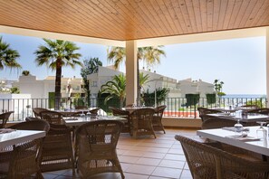 2 restaurants, breakfast, dinner served; Regional cuisine