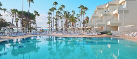 3 outdoor pools