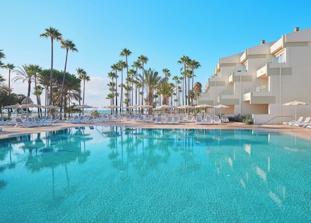 3 outdoor pools