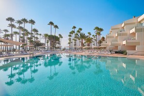 3 outdoor pools