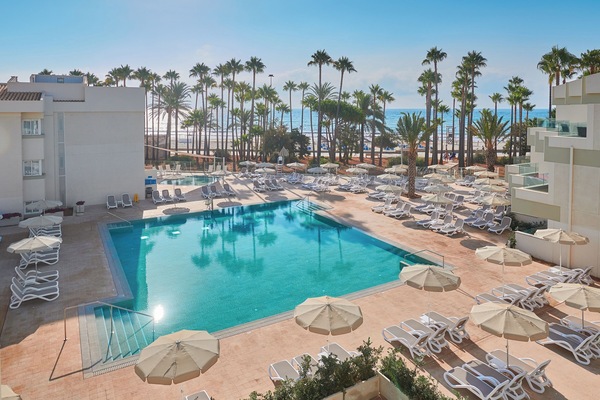3 outdoor pools
