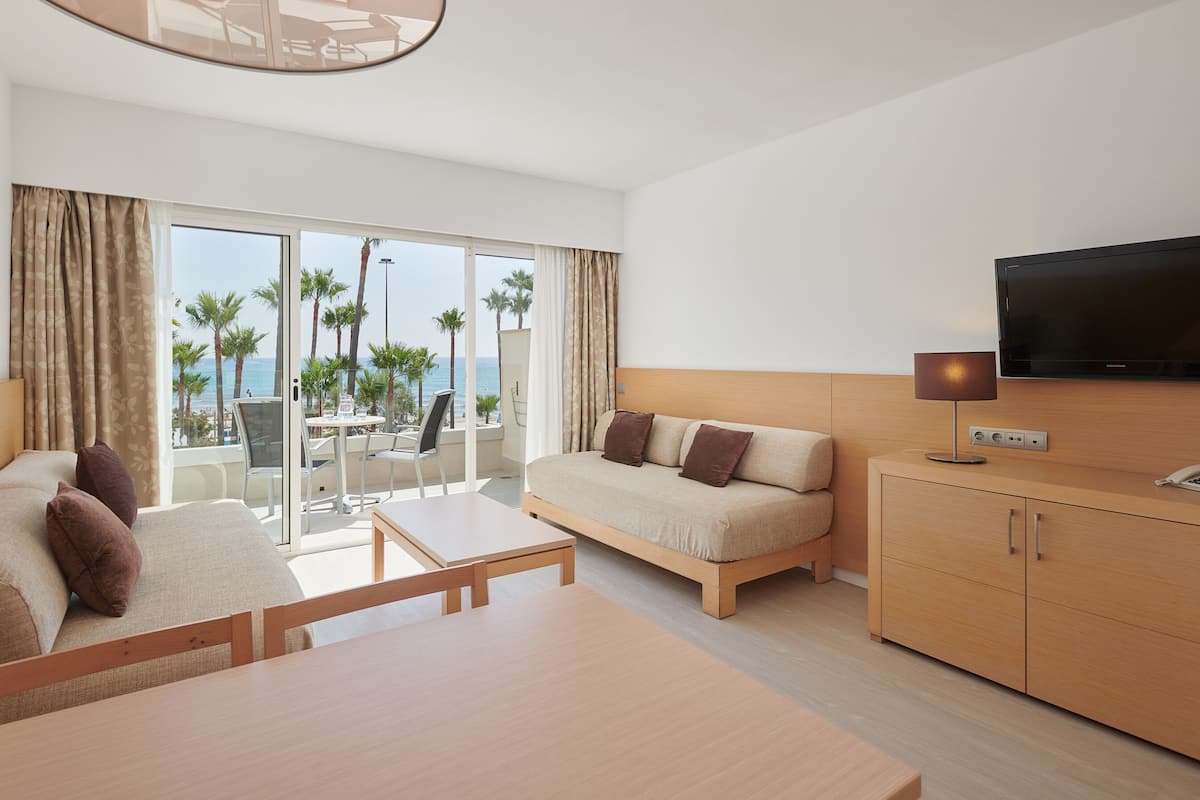 1 bedroom, in-room safe, desk, soundproofing