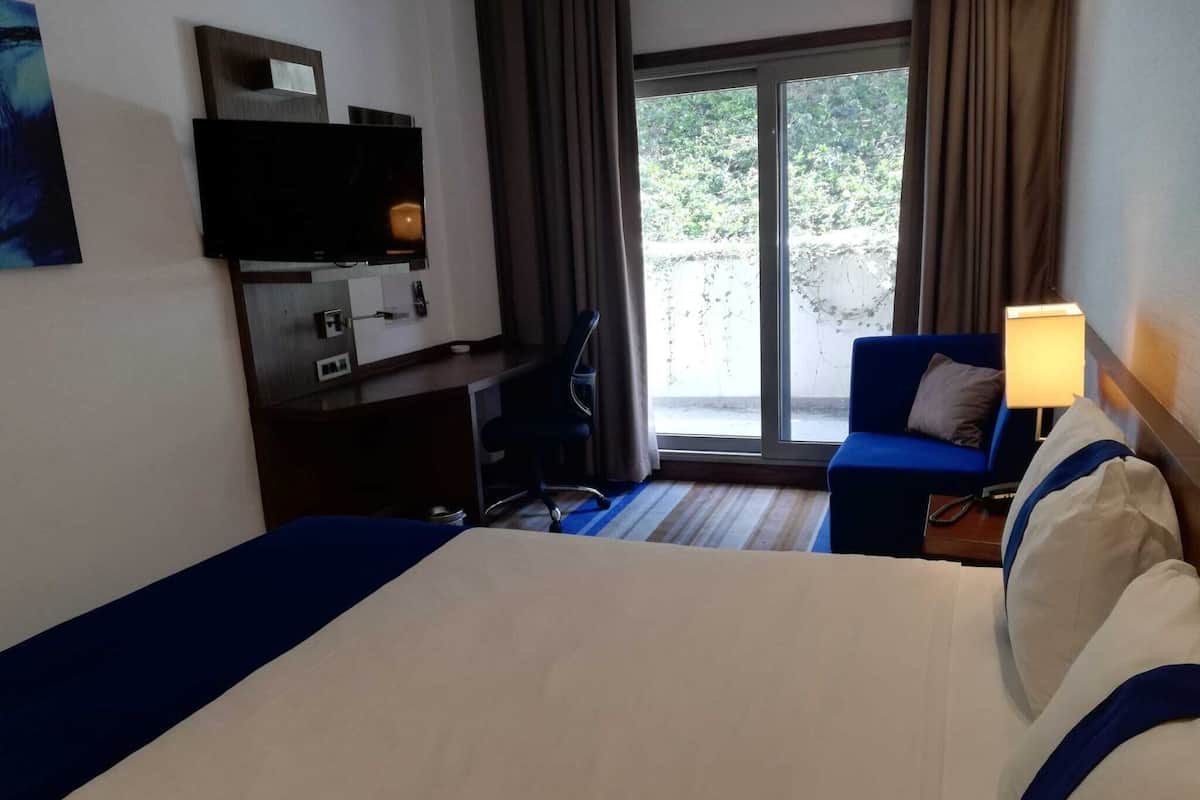 Standardzimmer, 1 King-Bett, Balkon | Hochwertige Bettwaren, Minibar, Zimmersafe, Schreibtisch