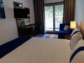 Camera Standard, 1 letto king, balcone | Biancheria da letto di alta qualità, minibar, cassaforte in camera