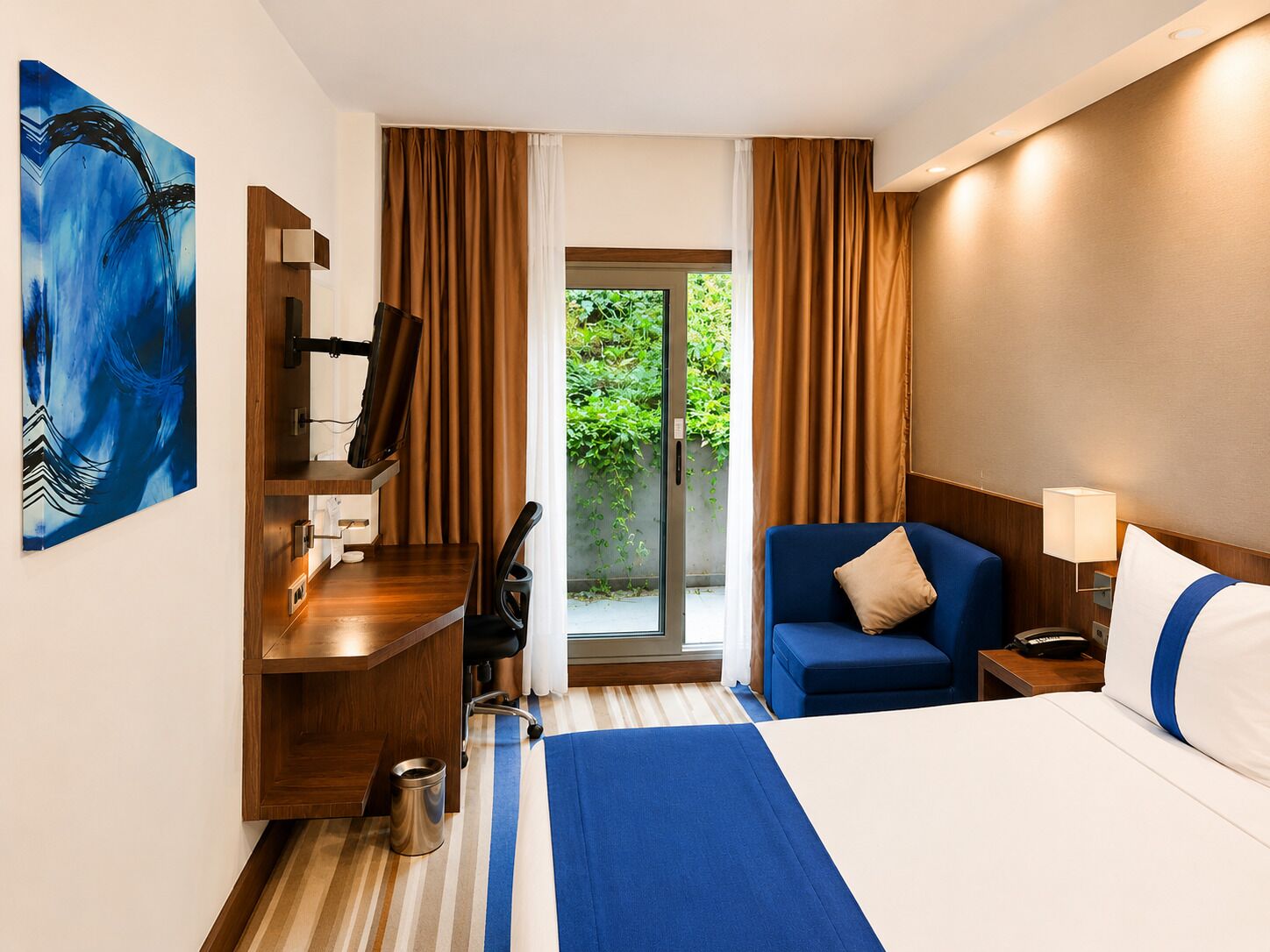 Double room with balcony | Premium bedding, minibar, in-room safe, desk