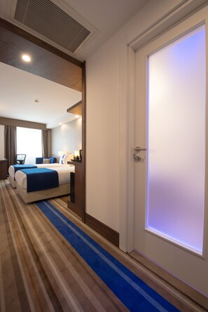 Standard Room, 2 Twin Beds, Smoking | Premium bedding, minibar, in-room safe, desk - Liv City Hotels (Istanbul)