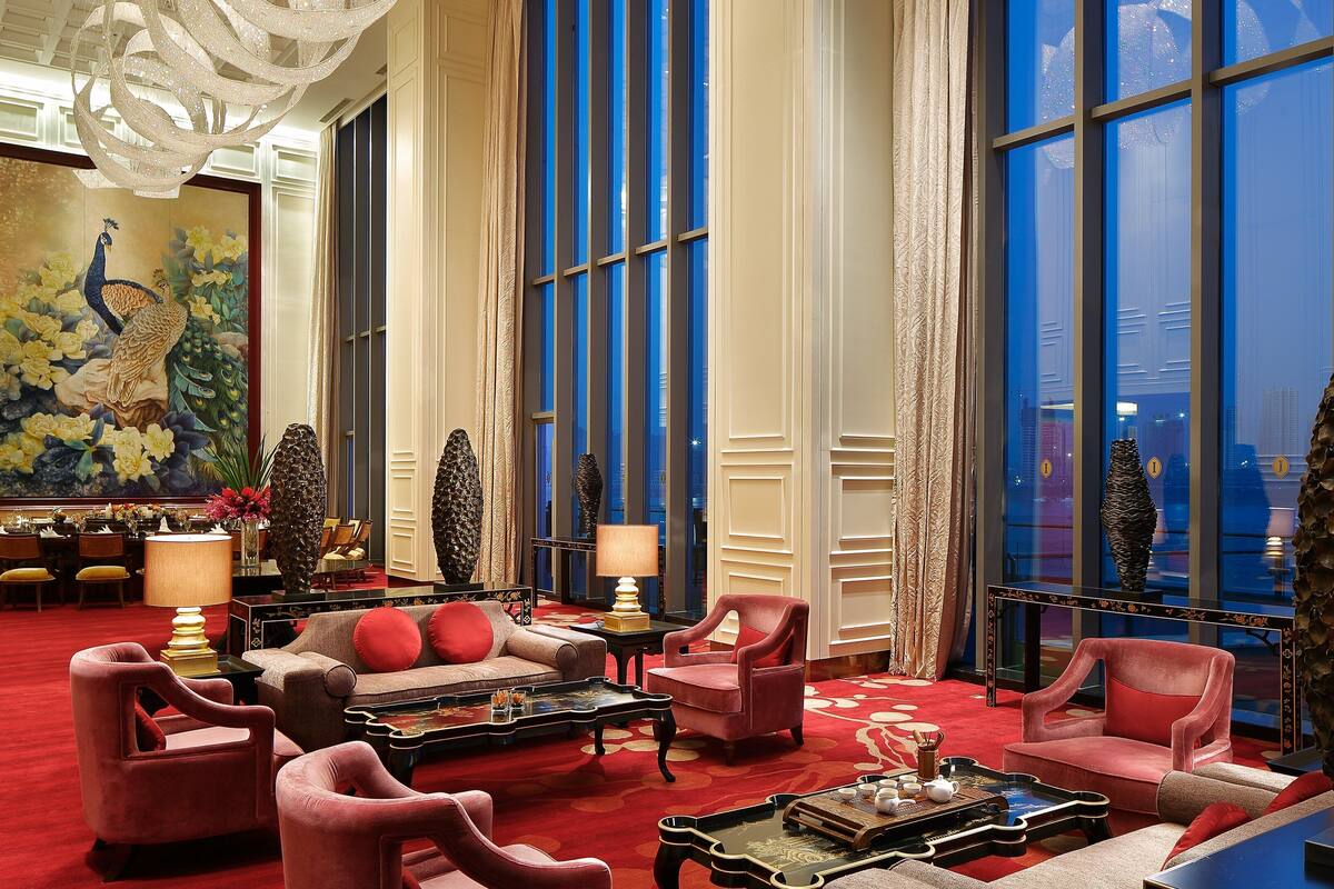 3 restaurants, breakfast, lunch served; local and international cuisine