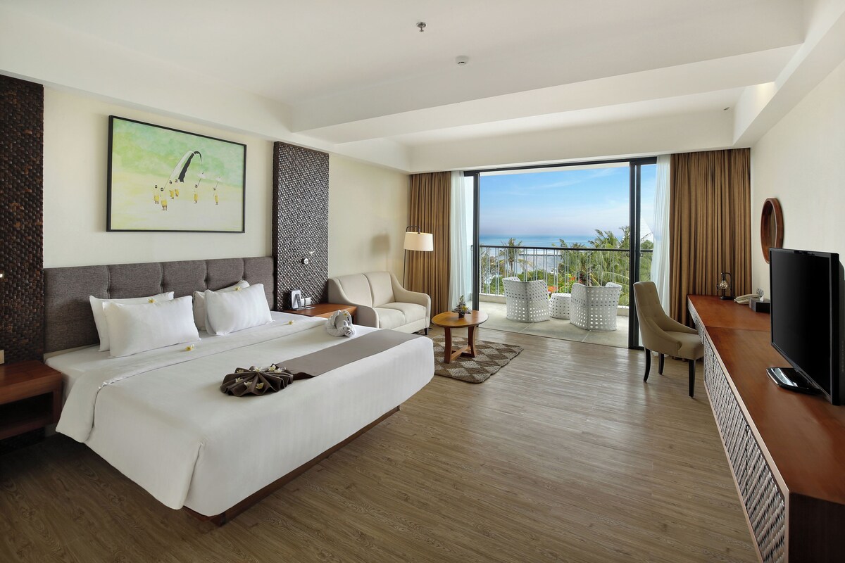 Klapa Room | In-room safe, desk, blackout drapes, soundproofing