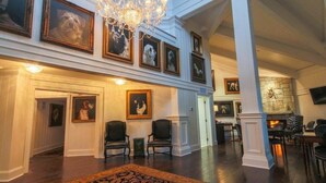 Lobby lounge - The Park on Main (Highlands)