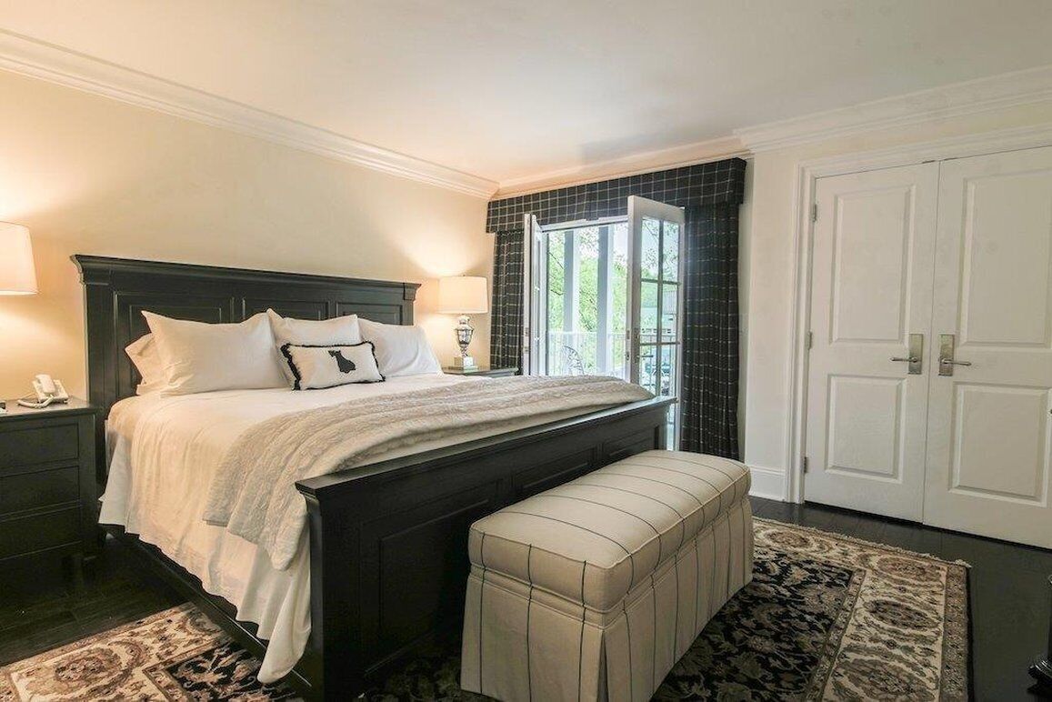 Frette Italian sheets, premium bedding, pillowtop beds, in-room safe