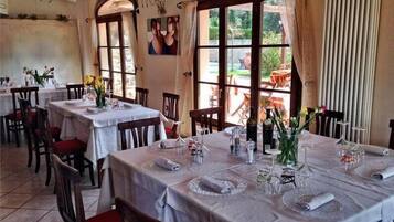 Mittagessen und Abendessen, regionale Küche