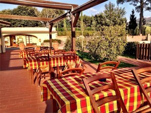 Lunch and dinner served, Regional cuisine