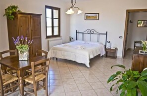 Desk, cots/infant beds, rollaway beds