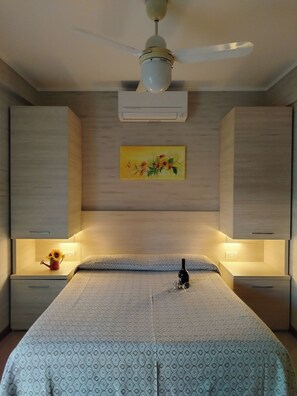 Standard Double Room | Peti besi dalam bilik, meja, Wi-fi percuma 