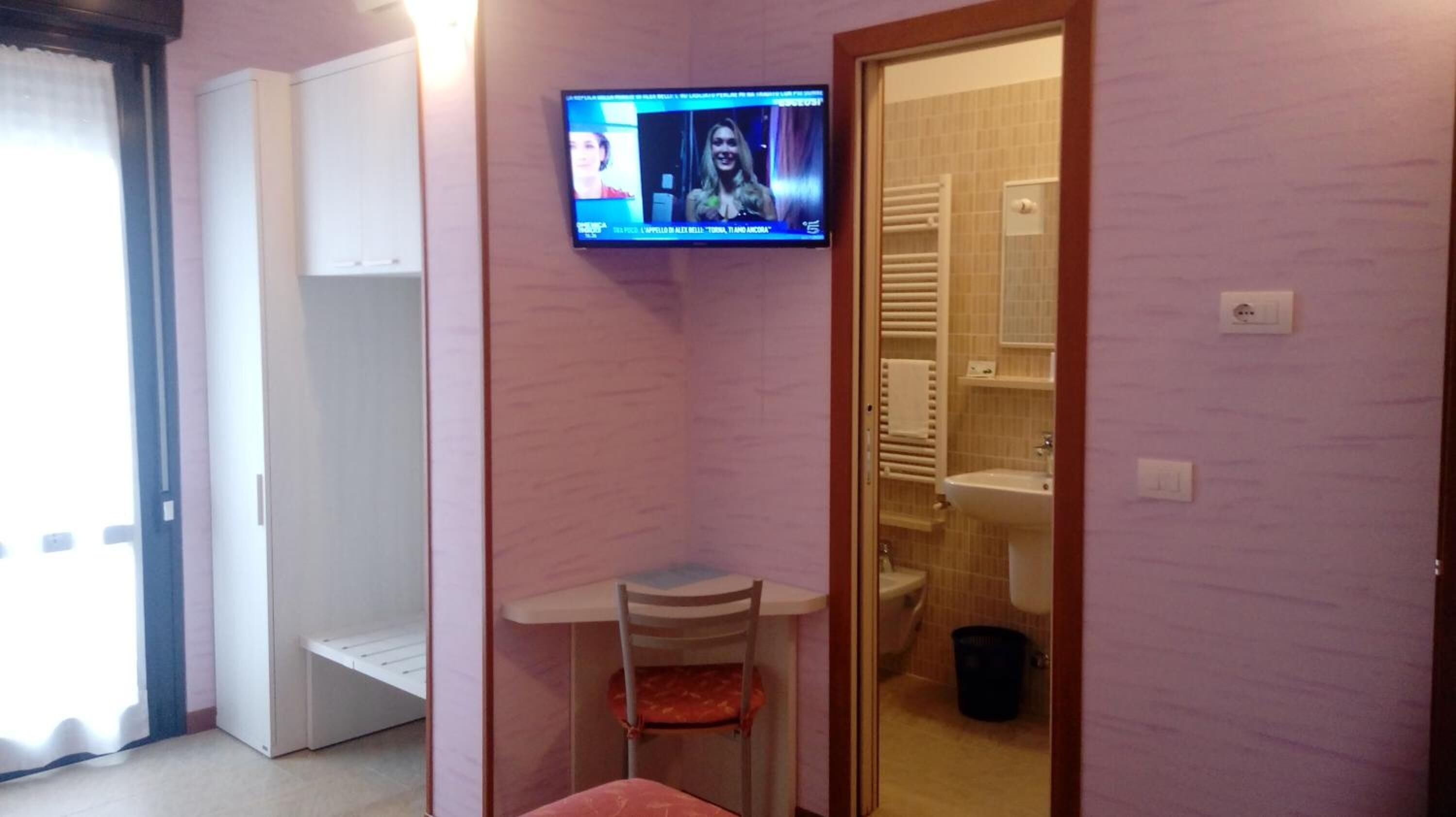 1 bedroom, in-room safe, desk, free wifi