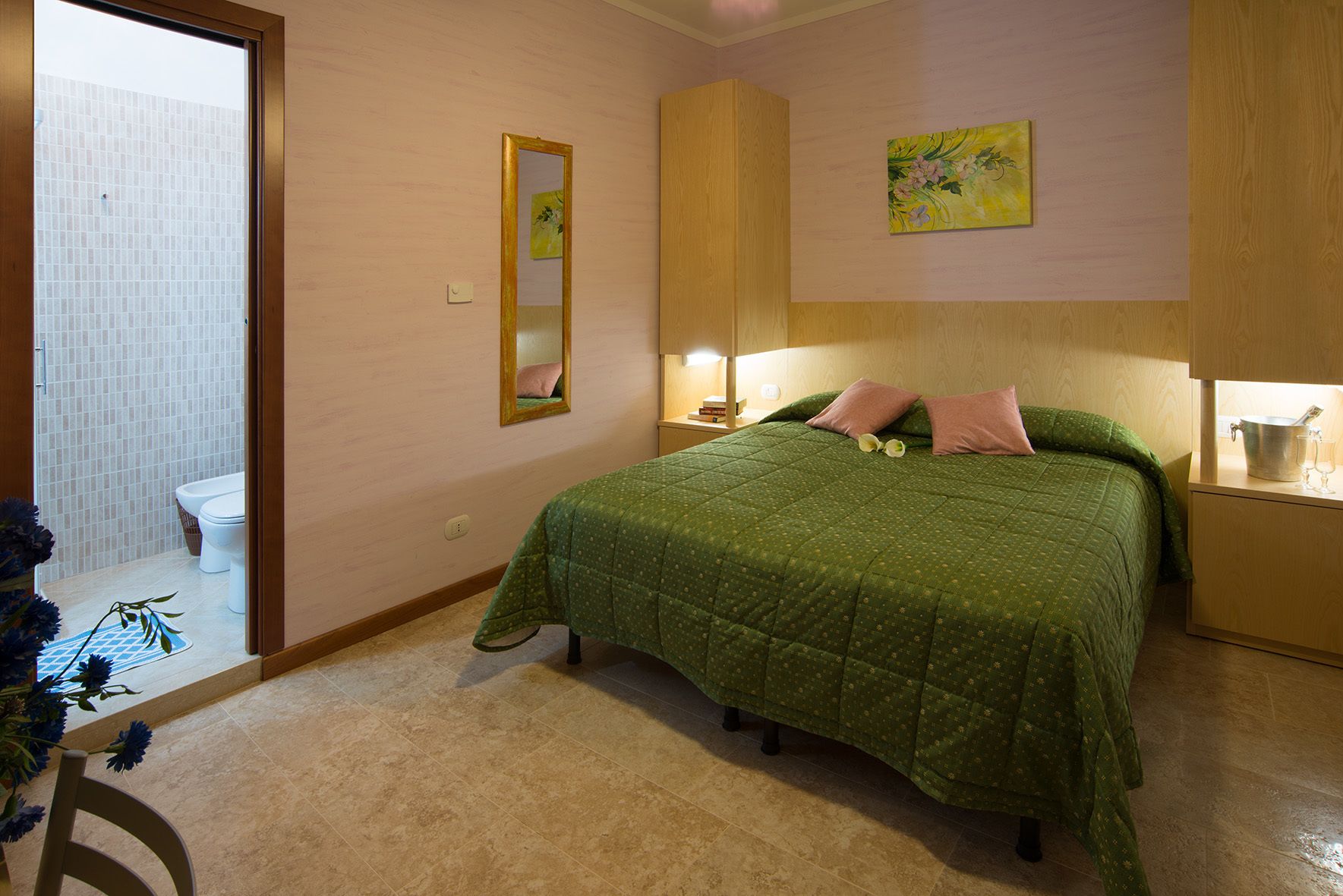 standard double room | 1 bedroom, in-room safe, desk, free wifi