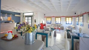 Free daily buffet breakfast - Semeli Hotel (Naxos)